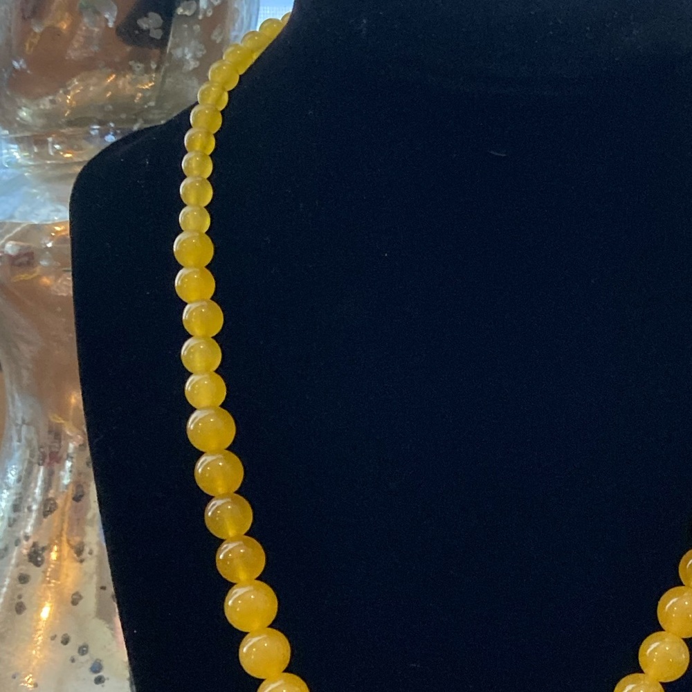 Yellow Jade Graduated Bead Necklace - 5-15mm Round Beads - Picture 4 of 6